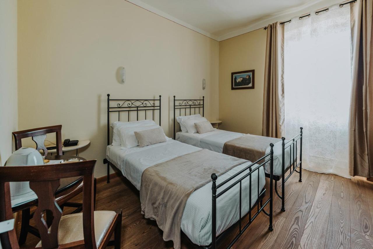 Il Castello Di Bubbio Hotel Ngoại thất bức ảnh