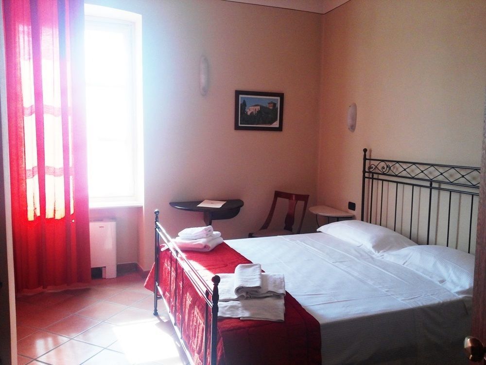 Il Castello Di Bubbio Hotel Ngoại thất bức ảnh